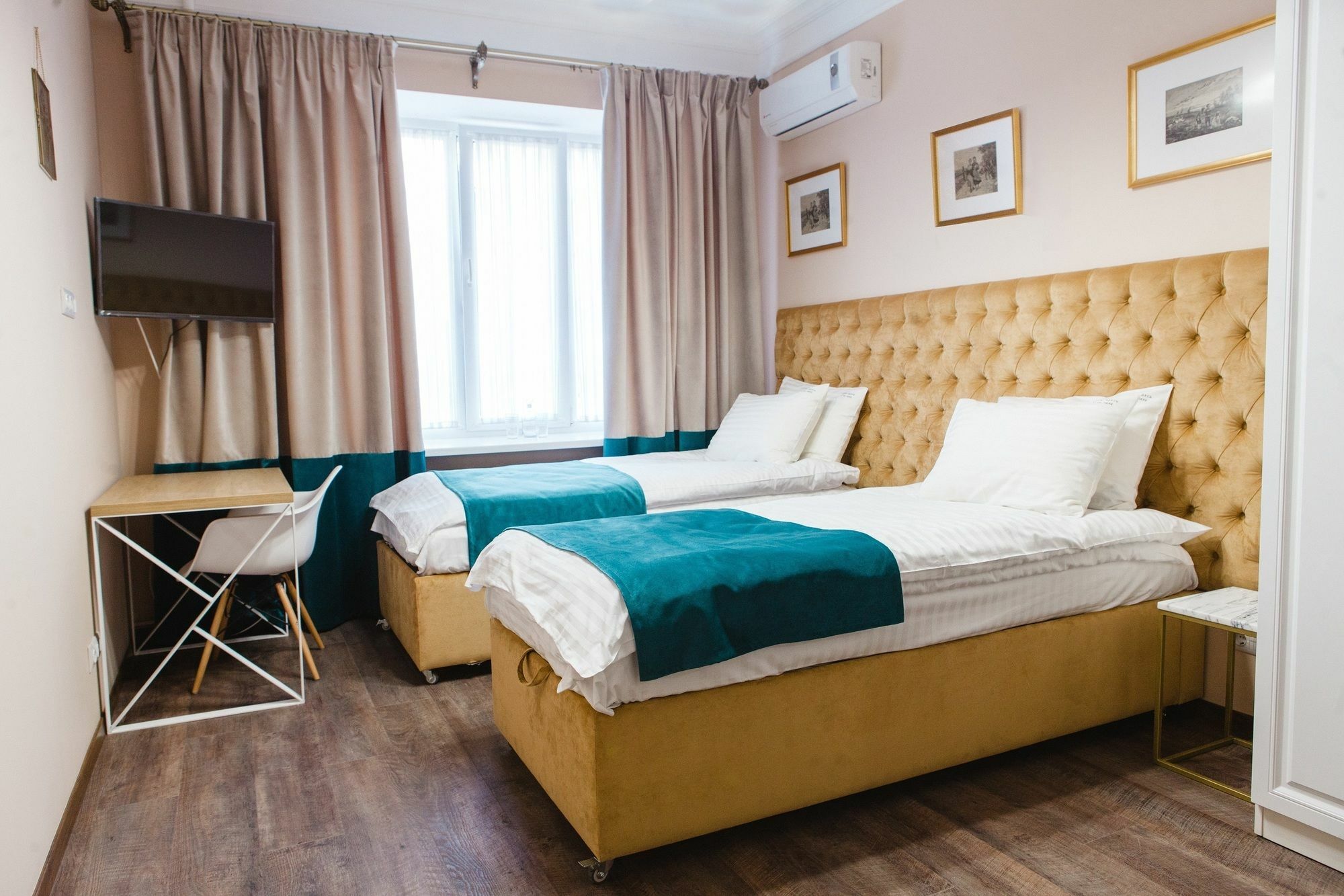 Live.Here.Hotel เคียฟ ภายนอก รูปภาพ